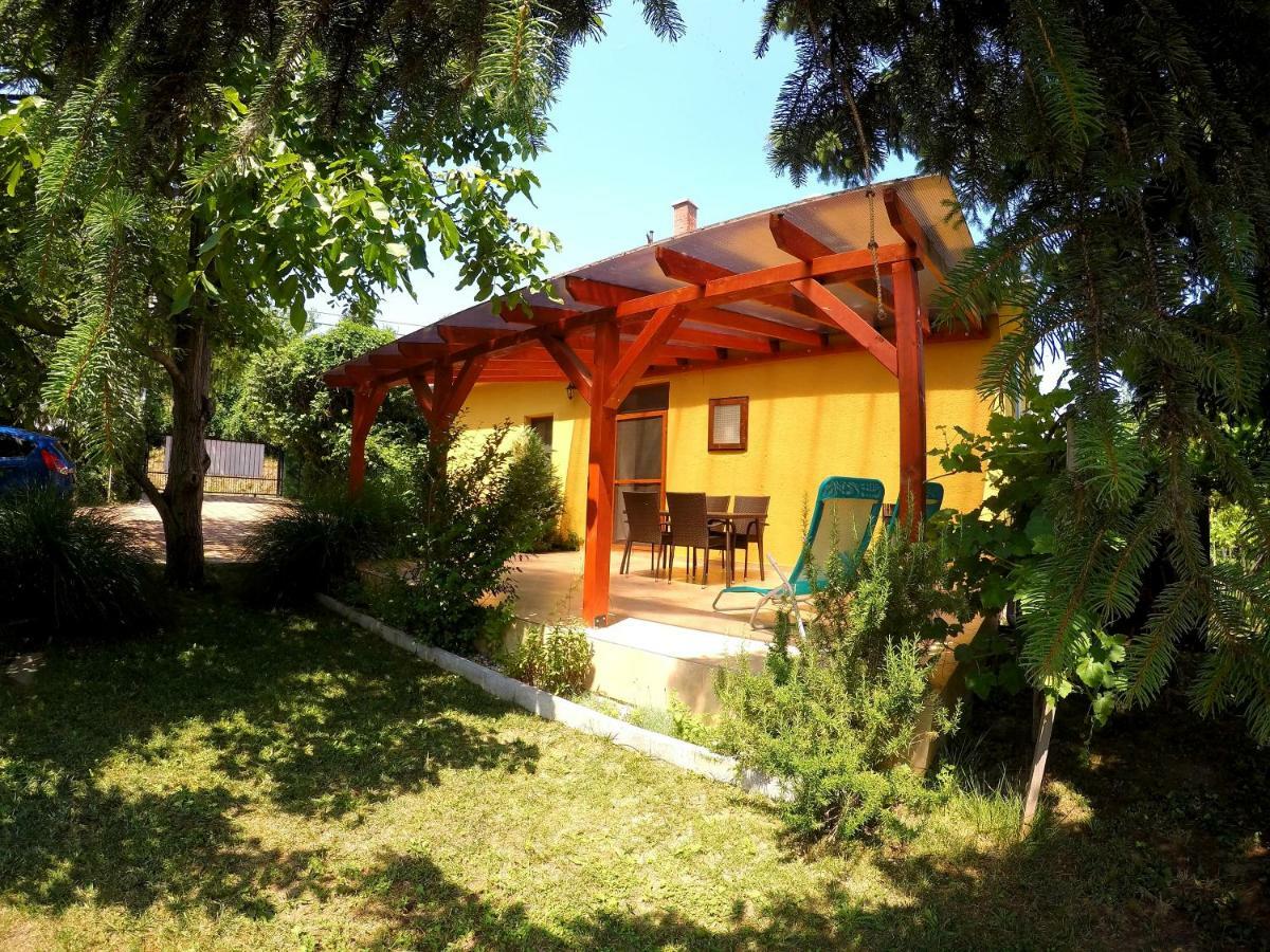 Menta Holiday Home Бадачоньтомай Экстерьер фото